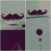 Plug para celular de bigode